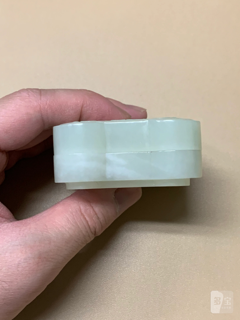 清 白玉仿青铜器纹饰印泥盒 - 图5